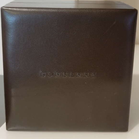 LADIES BURBERRY WHITE WATCH main image 5